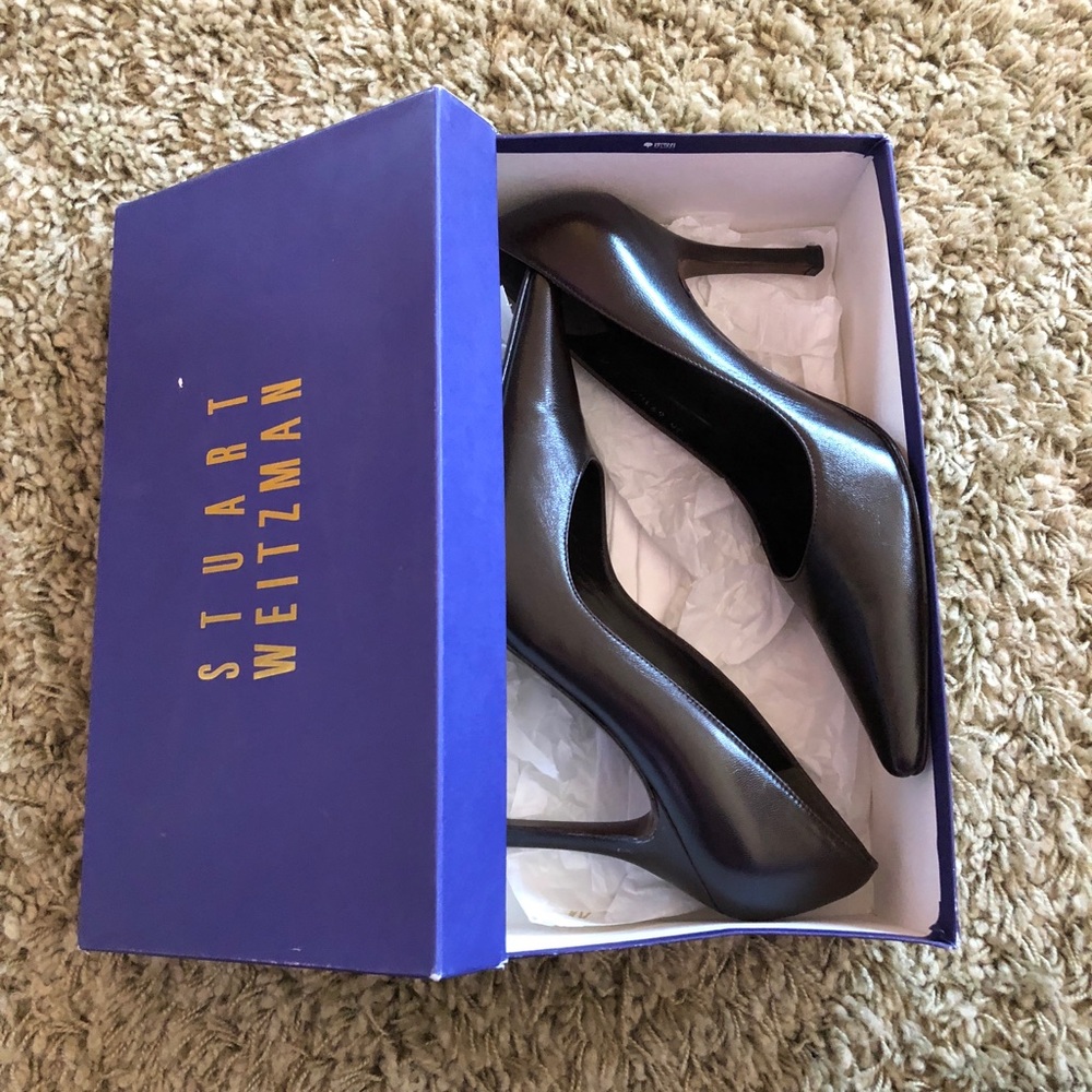 Stuart Weitzman pointed toe pump